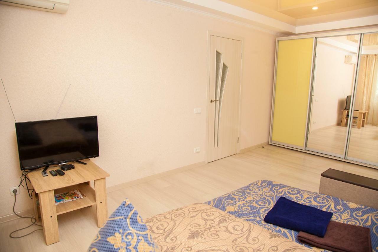 Semi-Luxury Apartment On Zaporozhskaya 9 Zaporizhia 外观 照片